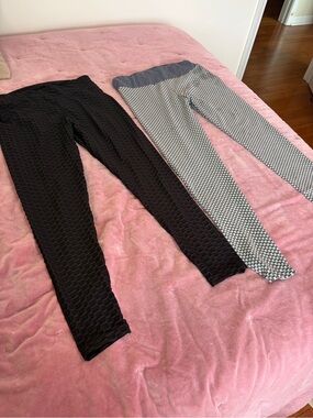 Textured Black Leggings and Gray Patterned Leggings - Pack
